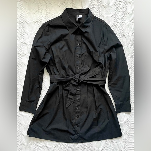 H&M Tops - NWOT H&M Divided Women’s Black Button Down Shirt with Belt Size L